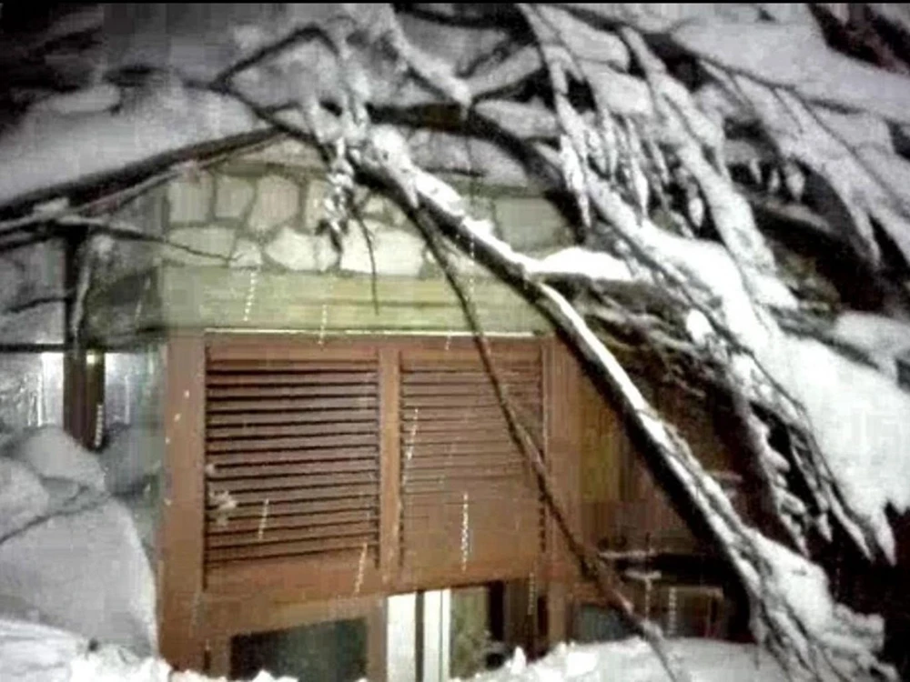 khách san Ý tuyết vùi