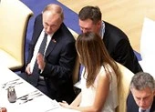 Ông Putin thú nhận từng ‘nổ’ với bà Melania Trump