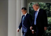 Ông Moon muốn đối thoại Triều Tiên, ông Trump thì không