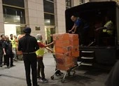 Thu 72 bao tiền, 284 túi hàng hiệu tại nhà cựu thủ tướng