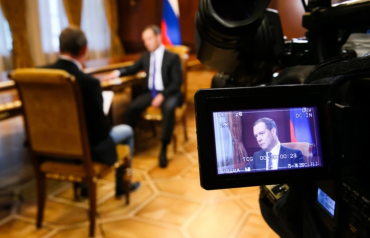 Ông Medvedev: Bộ ba hạt nhân NATO đang nhắm vào Nga ảnh 1