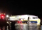 Máy bay Boeing 737 chở hơn 140 người lao xuống sông ở Mỹ