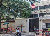 Mỹ hạ cờ tại lãnh sự quán ở Thành Đô 