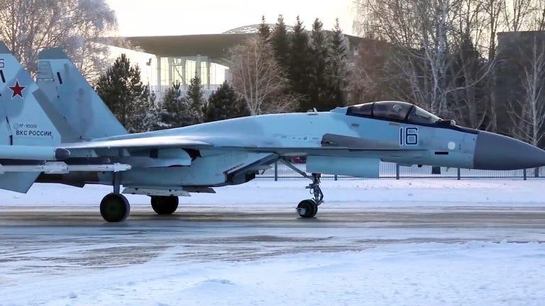 Tiêm kích Su-35S của Nga chuẩn bị tham gia cuộc tập trận quân sự chung giữa Nga và Belarus tháng 1-2022. Ảnh: ANADOLU AGENCY/GETTY IMAGES Tiêm kích Su-35S của Nga chuẩn bị tham gia cuộc tập trận quân sự chung giữa Nga và Belarus tháng 1-2022. Ảnh: ANADOLU AGENCY/GETTY IMAGES