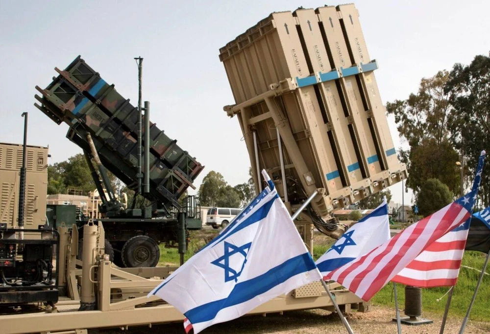Hệ thống phòng không Iron Dome của Israel và hệ thống phòng thủ tên lửa Patriot của Mỹ trong cuộc tập trận chung năm 2018. Ảnh: Jack Guez/ AFP / GETTY IMAGES