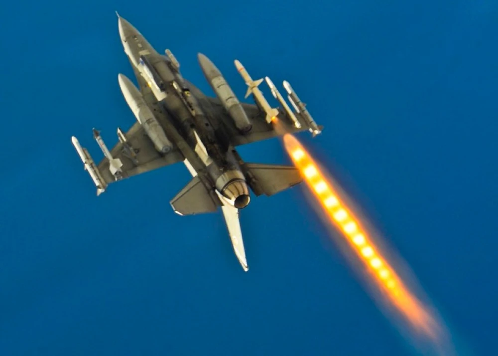 Tên lửa chống radar tốc độ cao của tiêm kích F-16. Ảnh: THE EURASIAN TIMES
