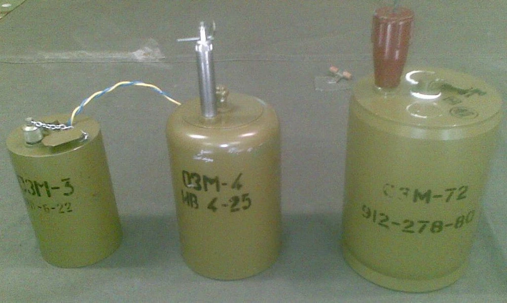 Từ trái qua: Mìn sát thương chống bộ binh OZM 3, OZM 4 và OZM 72. Ảnh: WIKIPEDIA