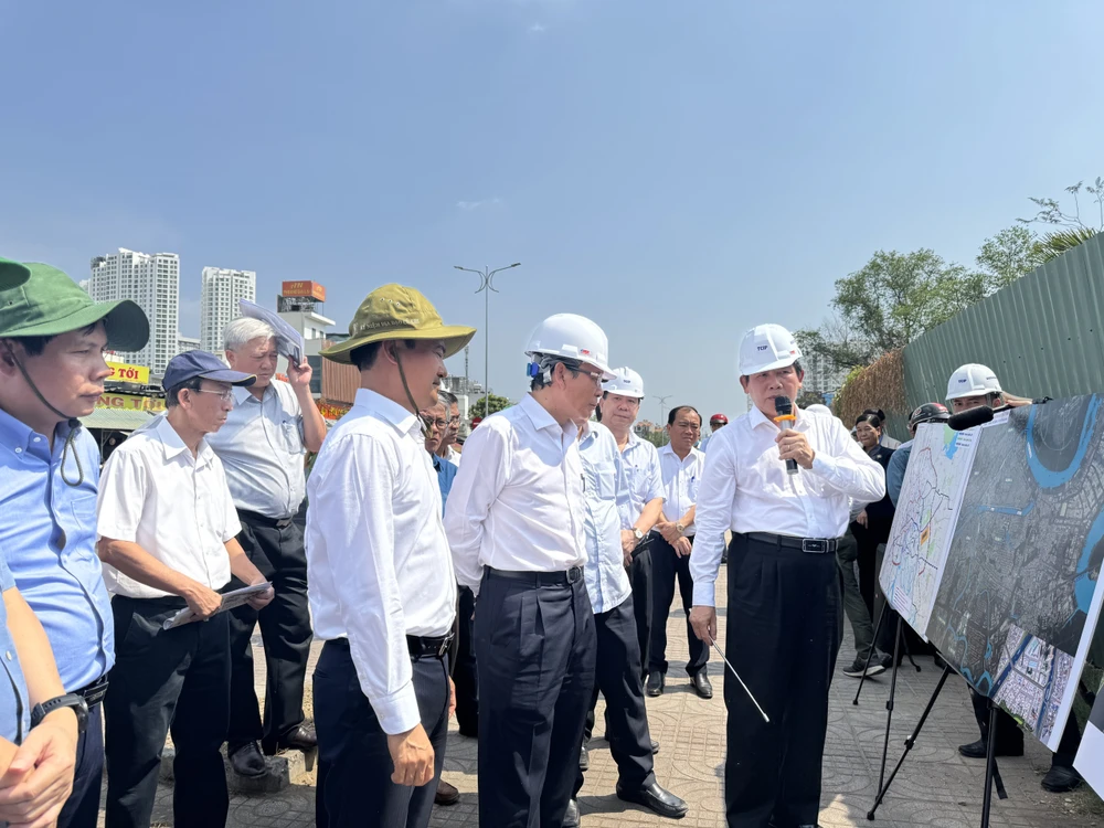 Bí thư Thành ủy TP.HCM Nguyễn Văn Nên kiểm tra, thị sát hai dự án giao thông trọng điểm