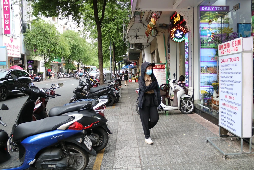 Thu phí lòng đường, hè phố nhận được sự đồng thuận của người dân