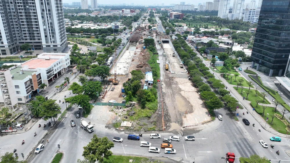 hầm chui Nguyễn Văn Linh - Nguyễn Hữu Thọ