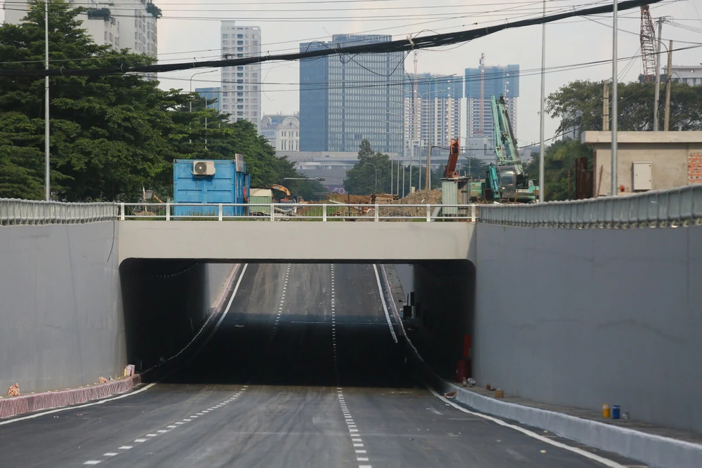 hầm chui Nguyễn Văn Linh - Nguyễn Hữu Thọ