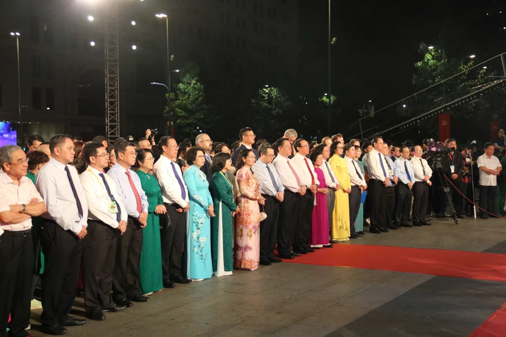 đường hoa Nguyễn Huệ