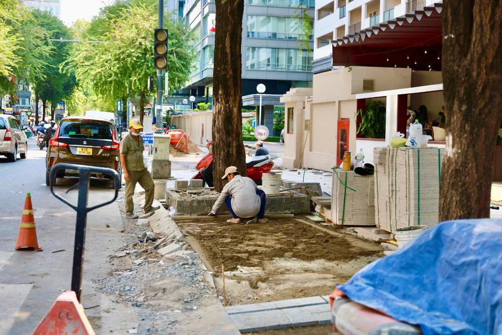 Quận 1 đầu tư nâng cấp hàng loạt vỉa hè.