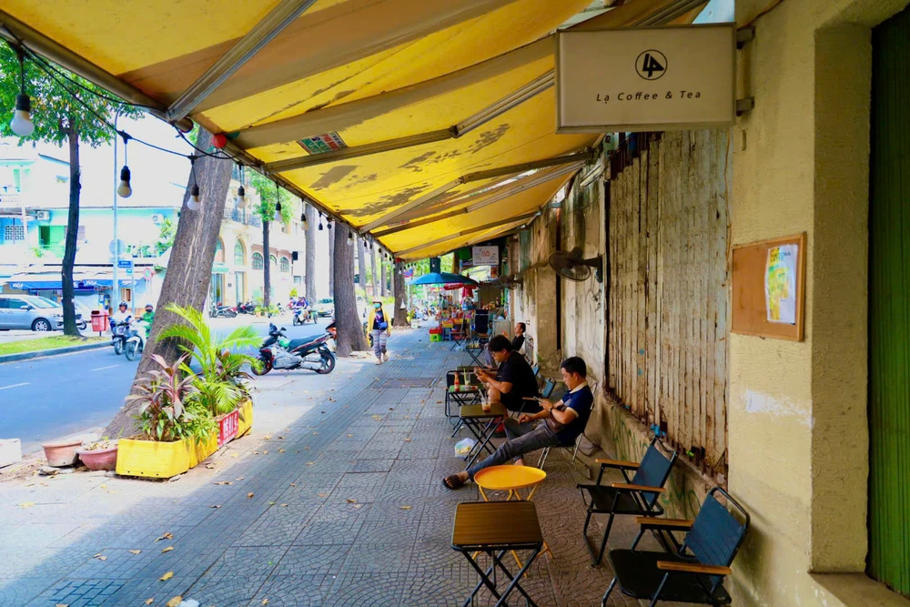 Vỉa hè cho thuê phải đảm bảo diện tích.