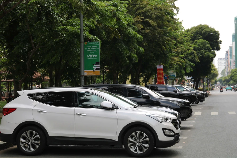 đỗ xe dưới lòng đường