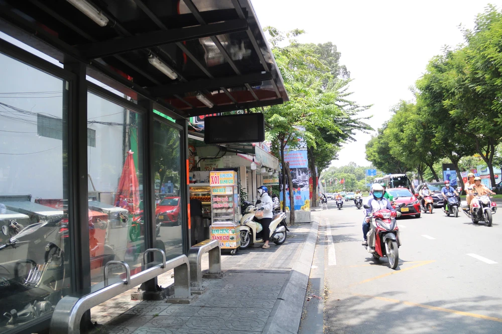 nha-cho-xe-buyt-14.jpg