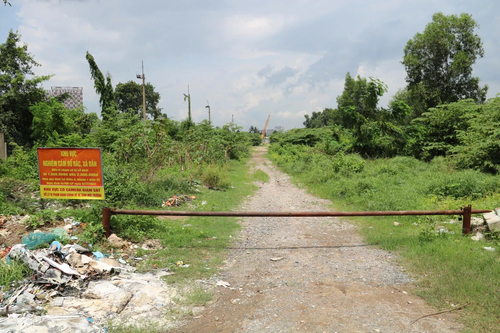 Khu vực thường xuyên bị đổ trộm rác.