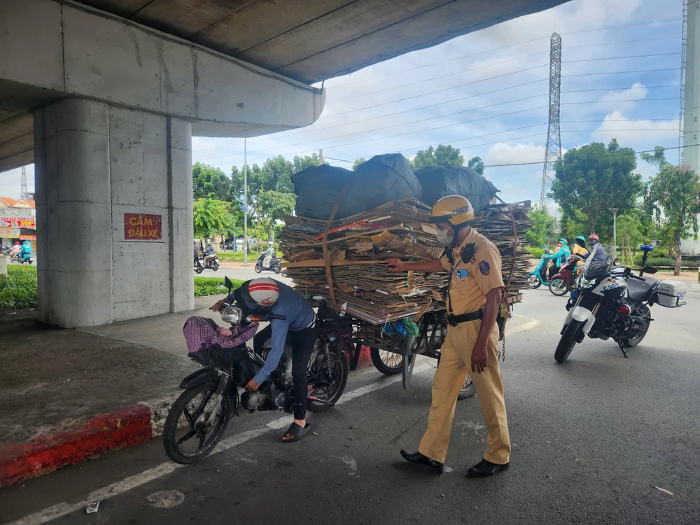 xe ba-bốn bánh tự chế