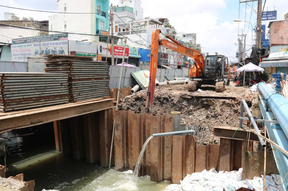 Dự án xây dựng cống rạch Cầu Ngang đang triển khai thi công.