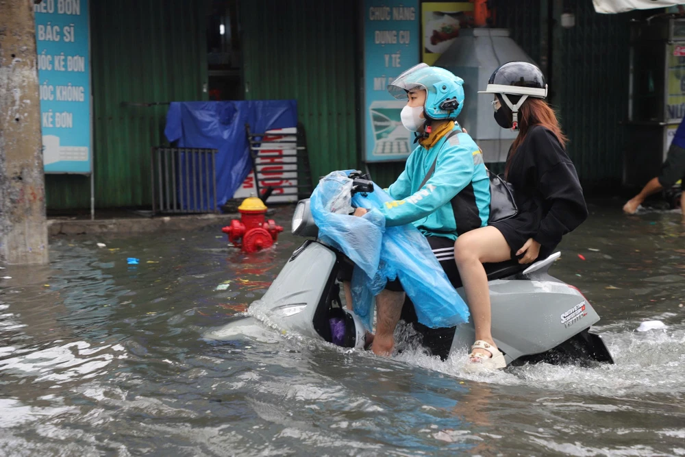 đường ngập nặng