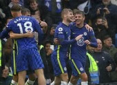 Hai lần bị từ chối bàn thắng, Chelsea thắng kịch tính lên ngôi đầu bảng