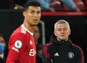 Phản ứng của Ronaldo là lời cảnh báo mạnh mẽ cho HLV Solskjaer