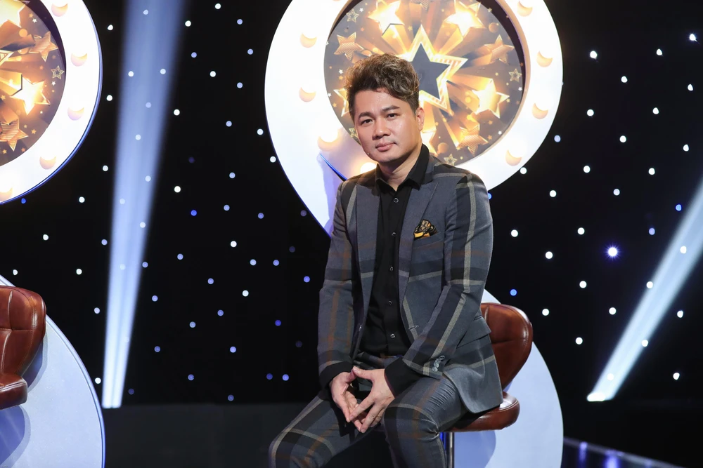 Nam ca sĩ Lâm Vũ mang tới liên khúc khiến biết bao con tim thiếu nữ mê đắm. Nam ca sĩ Lâm Vũ mang tới liên khúc khiến biết bao con tim thiếu nữ mê đắm.