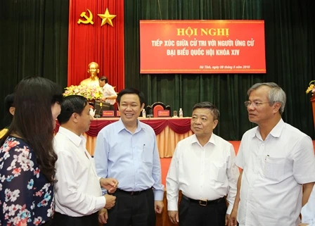 Phó Thủ tướng Vương Đình Huệ và phu nhân cùng ứng cử ĐBQH ảnh 1