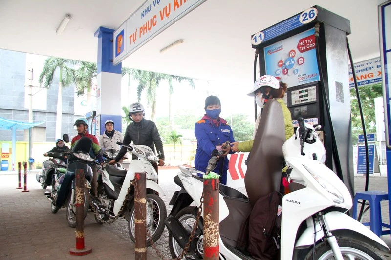 Giá xăng dầu tăng từ 19h hôm nay. Ảnh: PHI HÙNG