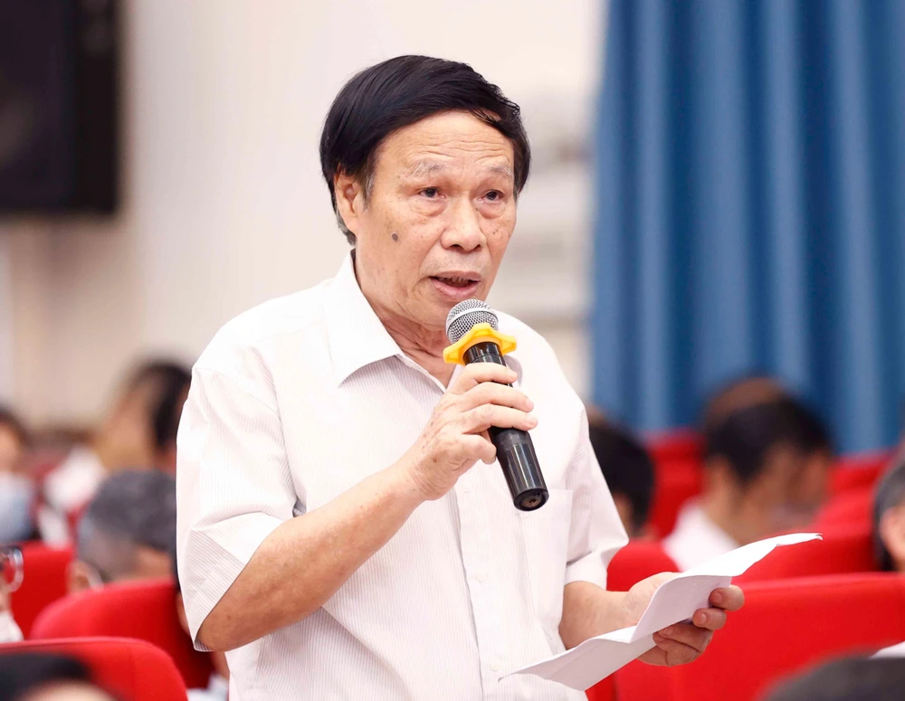 Đại diện cử tri quận Lê Chân, TP Hải Phòng đề nghị cần có cơ quan chuyên trách của Quốc hội về soạn thảo các văn bản luật, khắc phục tình trạng cài cắm lợi ích nhóm, lợi ích cục bộ ngay trong quá trình soạn thảo. Ảnh: DOÃN TẤN Đại diện cử tri quận Lê Chân, TP Hải Phòng đề nghị cần có cơ quan chuyên trách của Quốc hội về soạn thảo các văn bản luật, khắc phục tình trạng cài cắm lợi ích nhóm, lợi ích cục bộ ngay trong quá trình soạn thảo. Ảnh: DOÃN TẤN