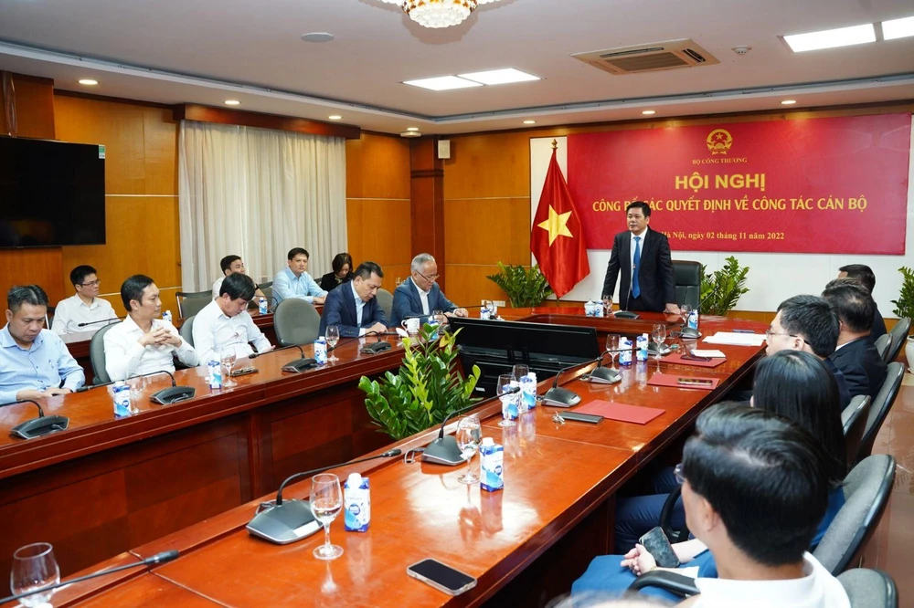 Ông Nguyễn Hồng Diên, Bộ trưởng Bộ Công Thương chủ trì hội nghị. Ảnh: BCT