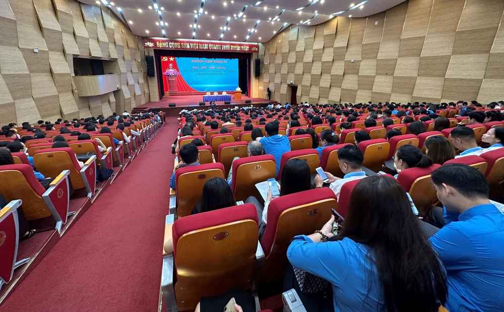 Người lao động ở Hải Phòng phản ánh bức xúc về doanh nghiệp nợ BHXH. Ảnh: HP