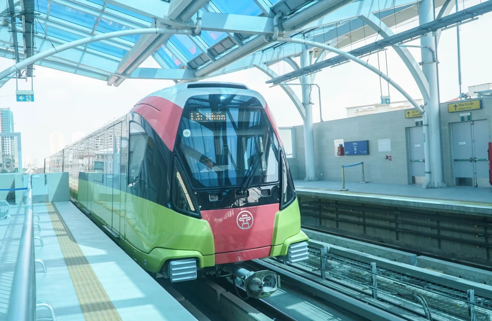 duong sat nhon - ga ha noi.jpg