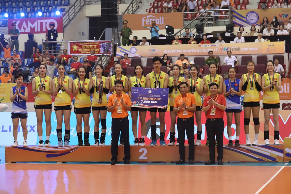 Trao giải Việt Nam - Á quân.jpg