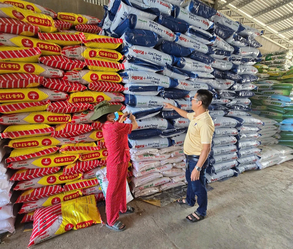 Phú Mỹ cung ứng gần nửa triệu tấn phân bón cho vụ hè thu, mùa mưa.jpg