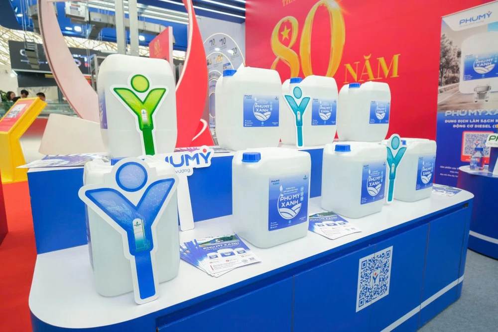 Sản phẩm Phú Mỹ xanh trưung bày tại gian hàng của Phú Mỹ ở triển lãm A80.jpg