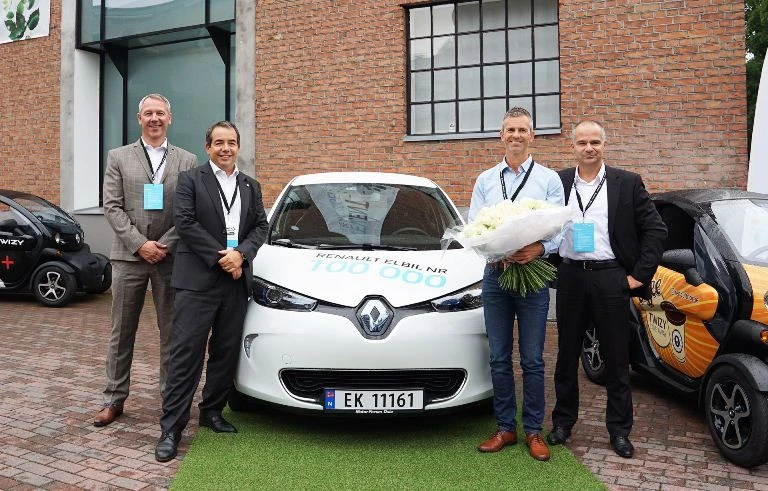 Renault bàn giao chiếc xe điện thứ 100.000 ảnh 1