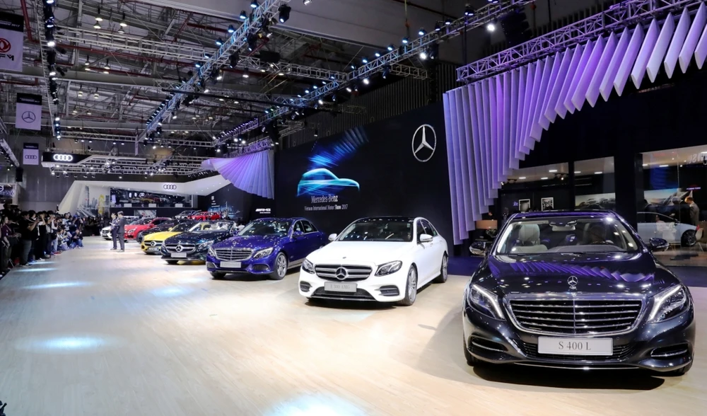 Bàn giao 25 xe E-Class và S-Class cho Bali Limousine ảnh 3