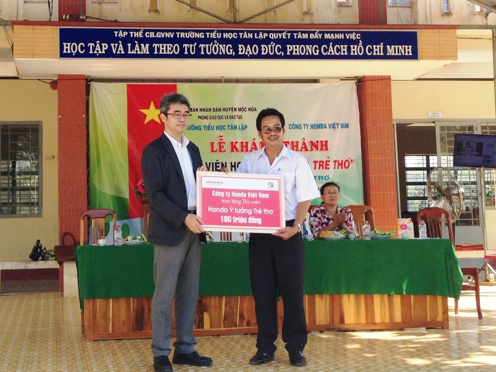 Honda Việt Nam: 2,5 tỉ đồng cho học bổng, xây thư viện ảnh 1