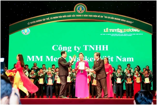 Nhận giải thưởng “Doanh nghiệp vì nhà nông” ảnh 1