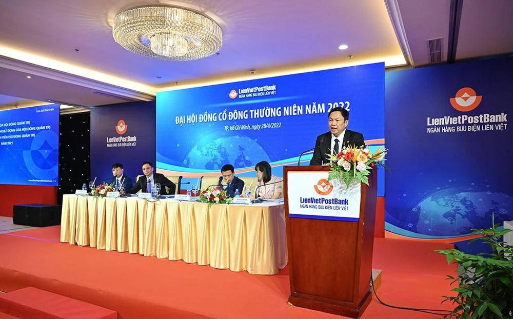 Chủ tịch HĐQT Huỳnh Ngọc Huy phát biểu tại đại hội đồng cổ đông