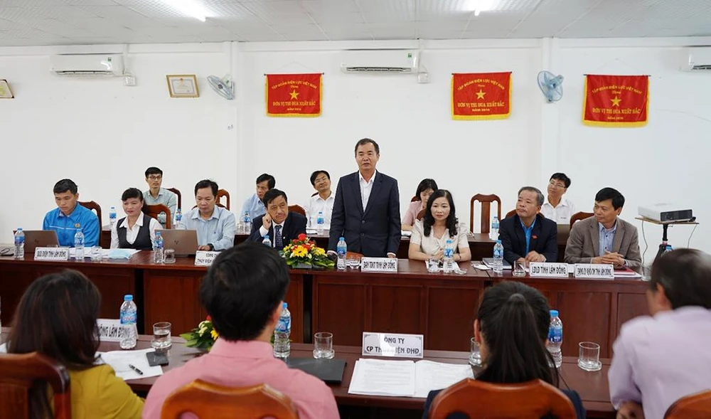 Ông Nguyễn Văn Dương – Phó Trưởng ban Thi đua Khen thưởng tỉnh phát biểu chỉ đạo hội nghị