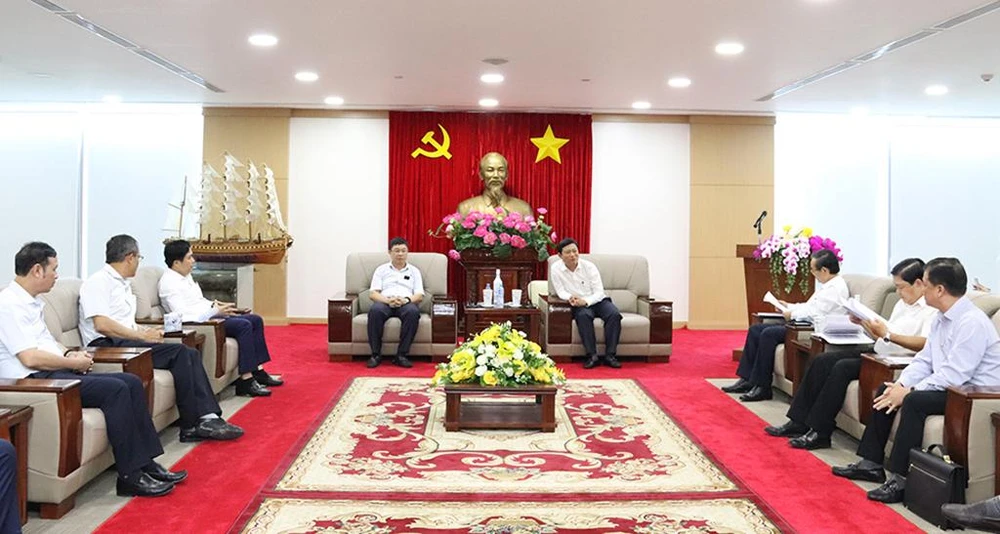 Đoàn công tác EVNNPT làm việc với lãnh đạo tỉnh Bình Dương.