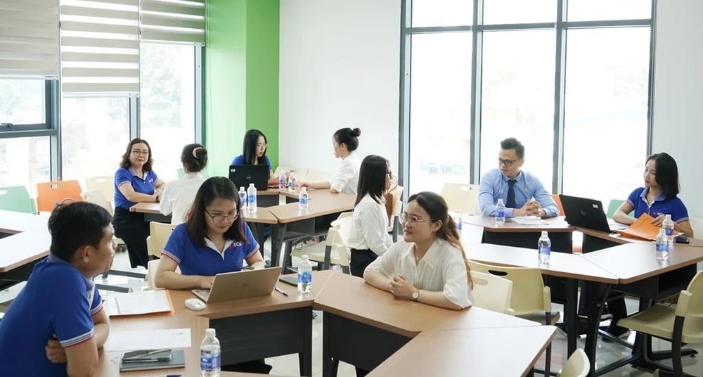 Ứng viên được trải nghiệm cảm giác phỏng vấn trực tiếp để hiểu về quy trình tuyển dụng chuyên nghiệp của SCB. Ứng viên được trải nghiệm cảm giác phỏng vấn trực tiếp để hiểu về quy trình tuyển dụng chuyên nghiệp của SCB.