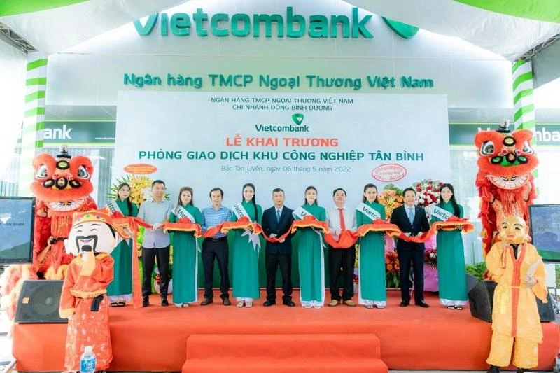 Cắt băng khai trương Phòng giao dịch KCN Tân Bình (Bình Dương)