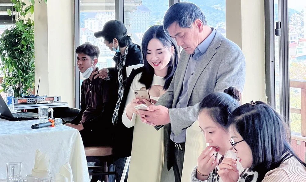 Khách hàng tiếp cận dự án cho Anphareal giới thiệu