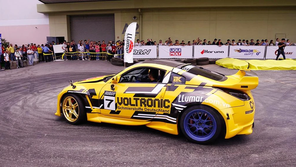 Biểu diễn “đốt lốp xe” của các chuyên gia