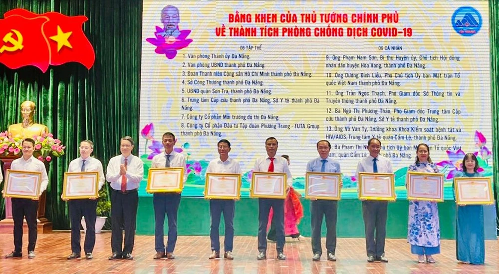 Tập đoàn Phương Tranh đón nhận bằng khen của Thủ tướng Chính phủ