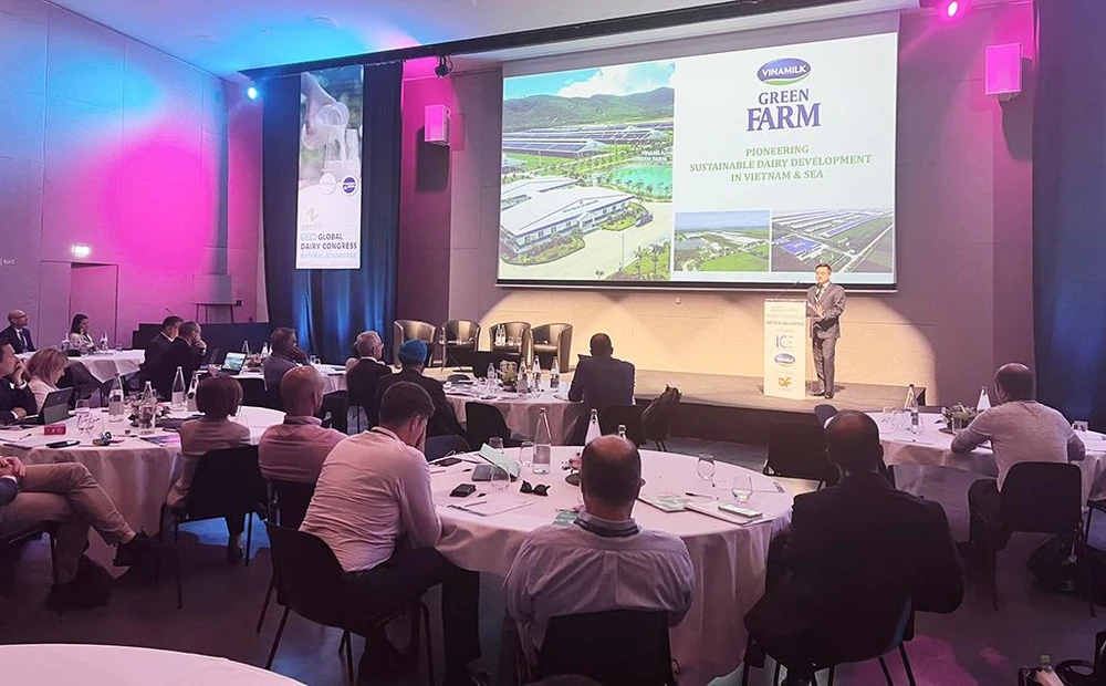 Ông Nguyễn Quang Trí – Giám đốc Điều hành Marketing chia sẻ về câu chuyện của “Green Farm” tại hội nghị