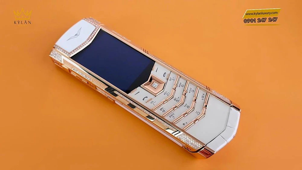 Mẫu Vertu Signature S vàng và kim cương trị giá 560 triệu đồng từ Kỳ Lân Luxury